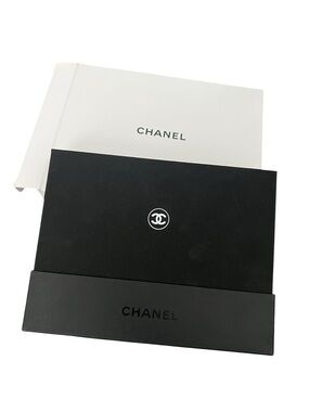 CHANEL Box